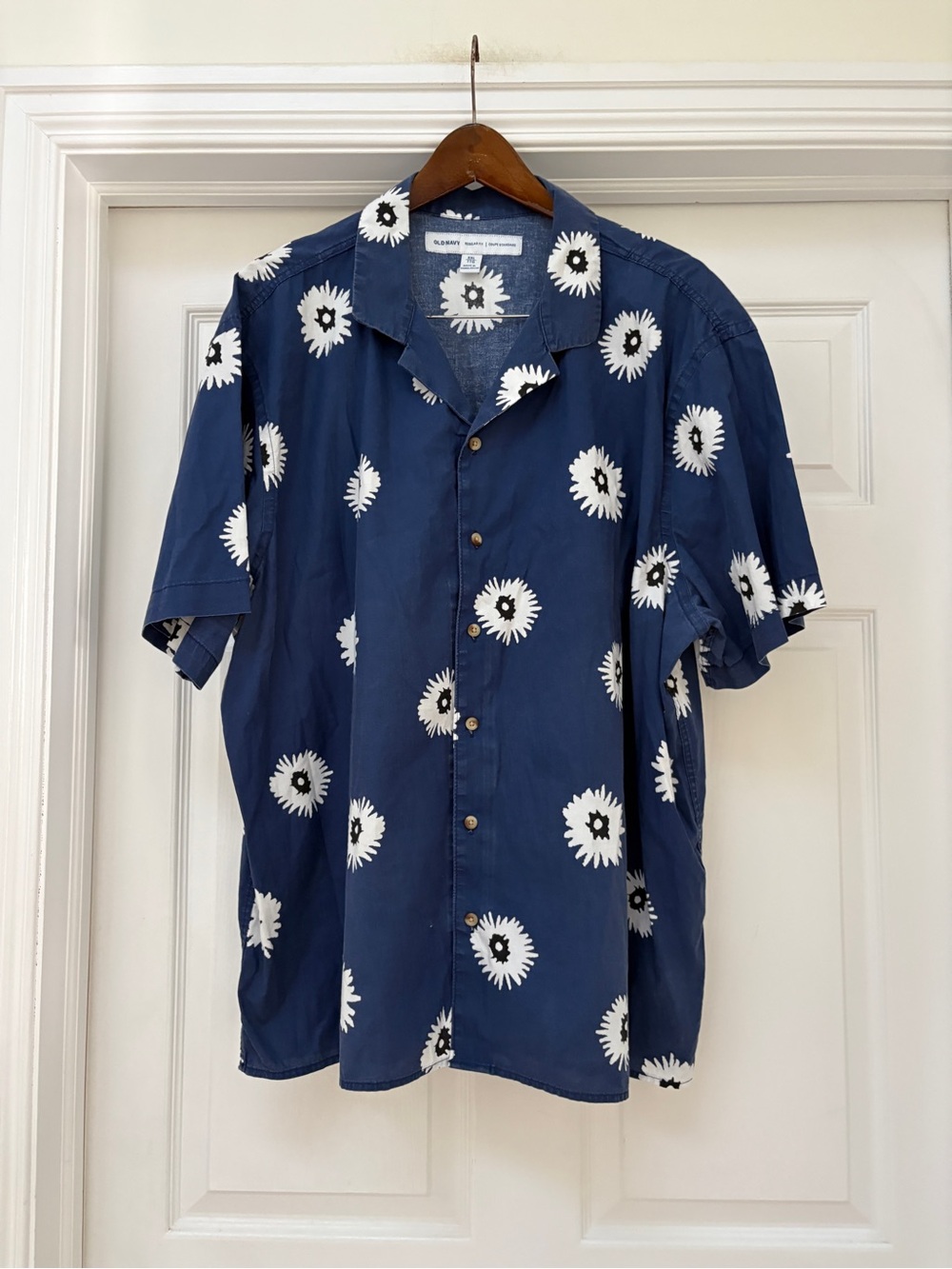 Old Navy Navy Short-Sleeve Button-Up with White Floral Print Mens plus size